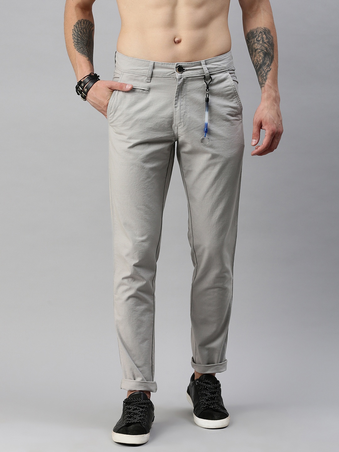 

Roadster Men Grey Solid Regular Fit Trousers