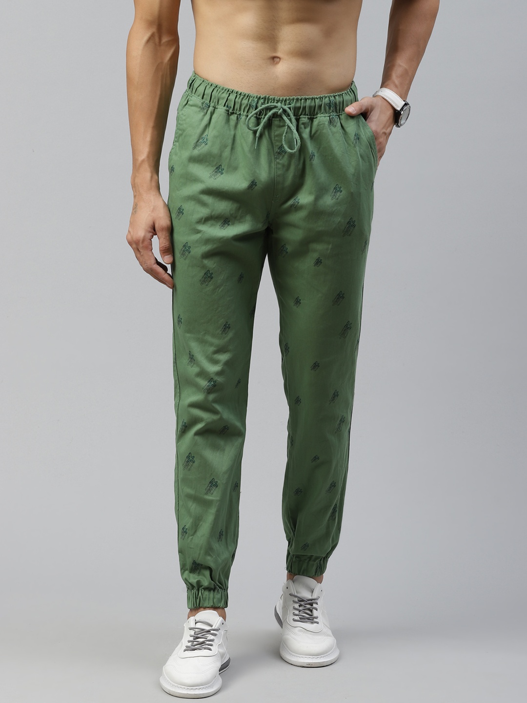 

Roadster Men Green Printed Joggers