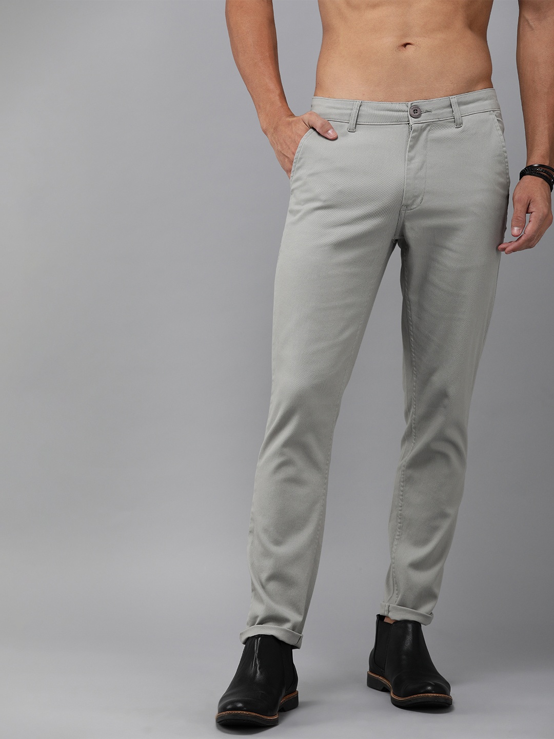 

Roadster Men Grey Regular Fit Solid Chinos