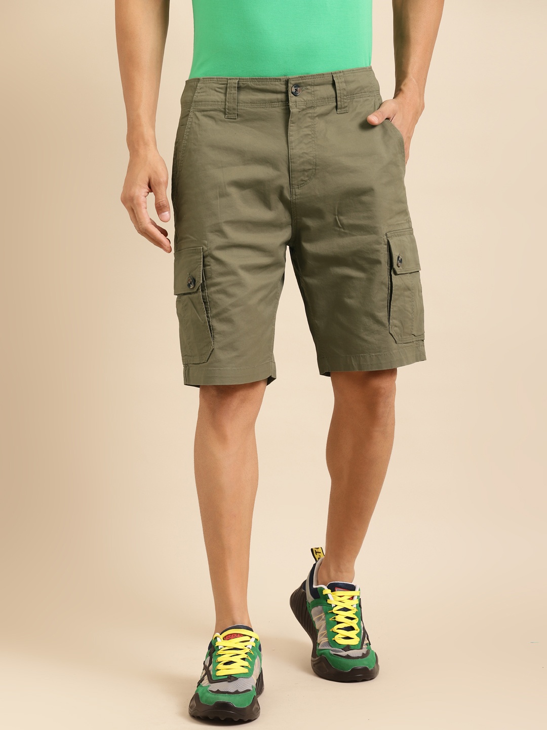 

United Colors of Benetton Men Olive Green Solid Comfort Fit Cargo Shorts