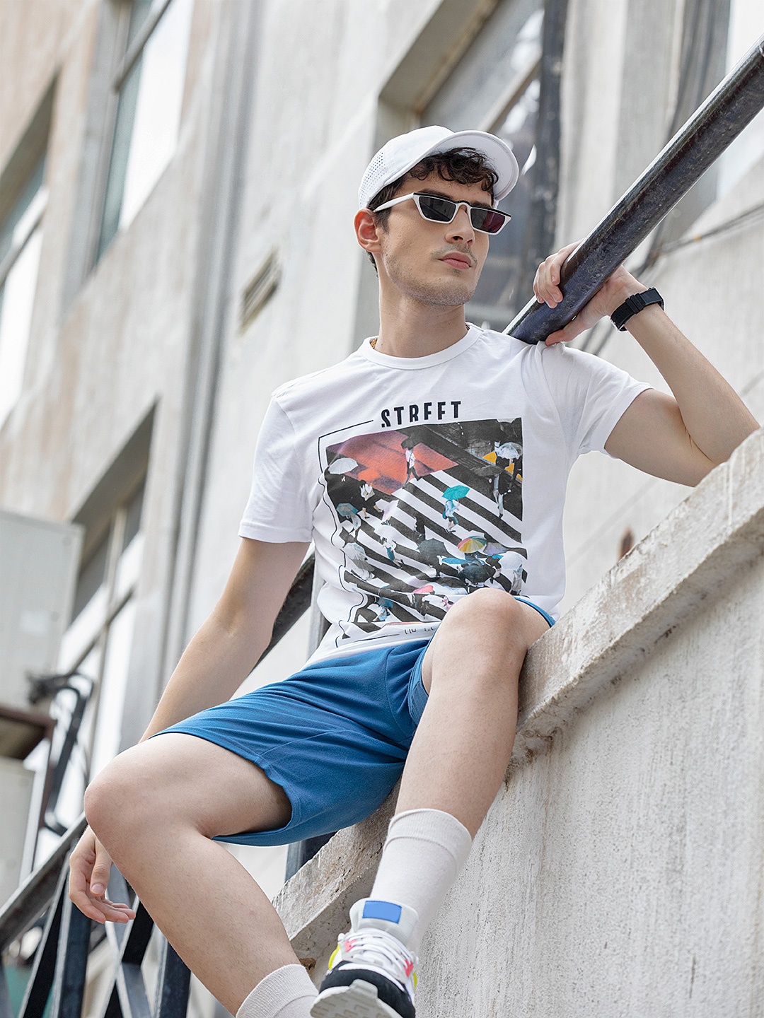 

United Colors of Benetton Men White Black Printed Round Neck Pure Cotton T-shirt