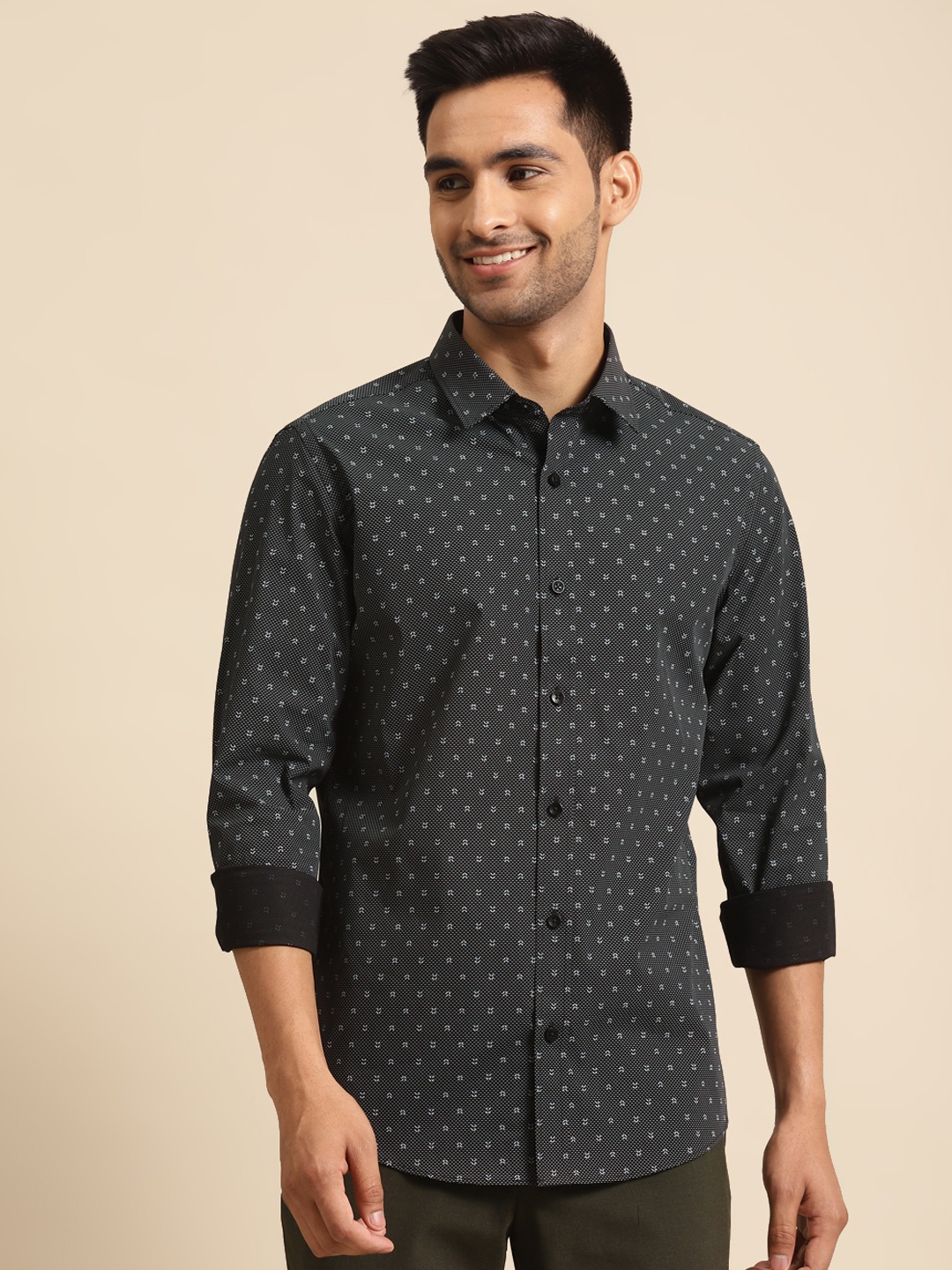 

United Colors of Benetton Men Black & White Pure Cotton Slim Stretch Printed Casual Shirt
