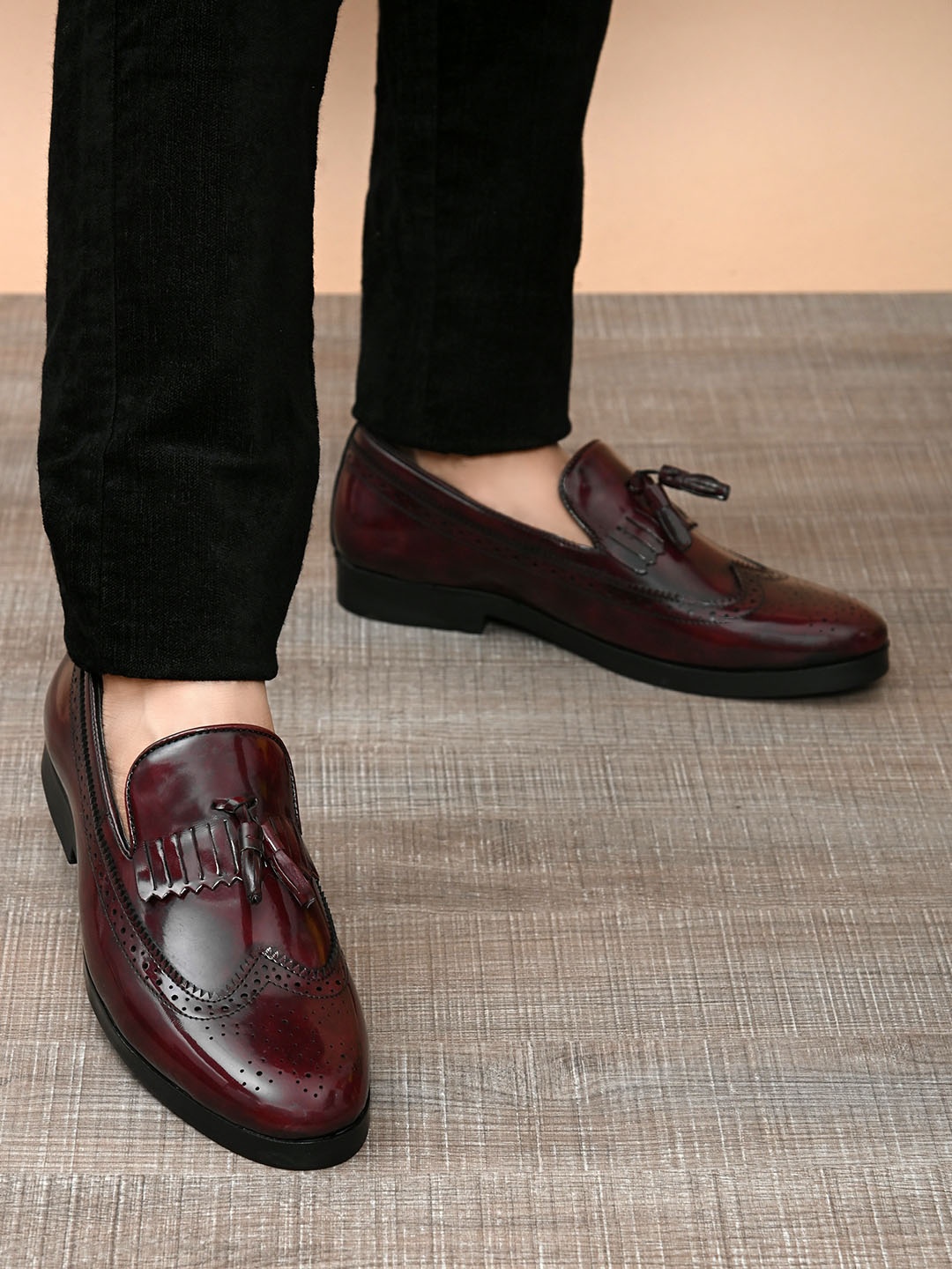 

San Frissco Men Perforations Loafers, Maroon