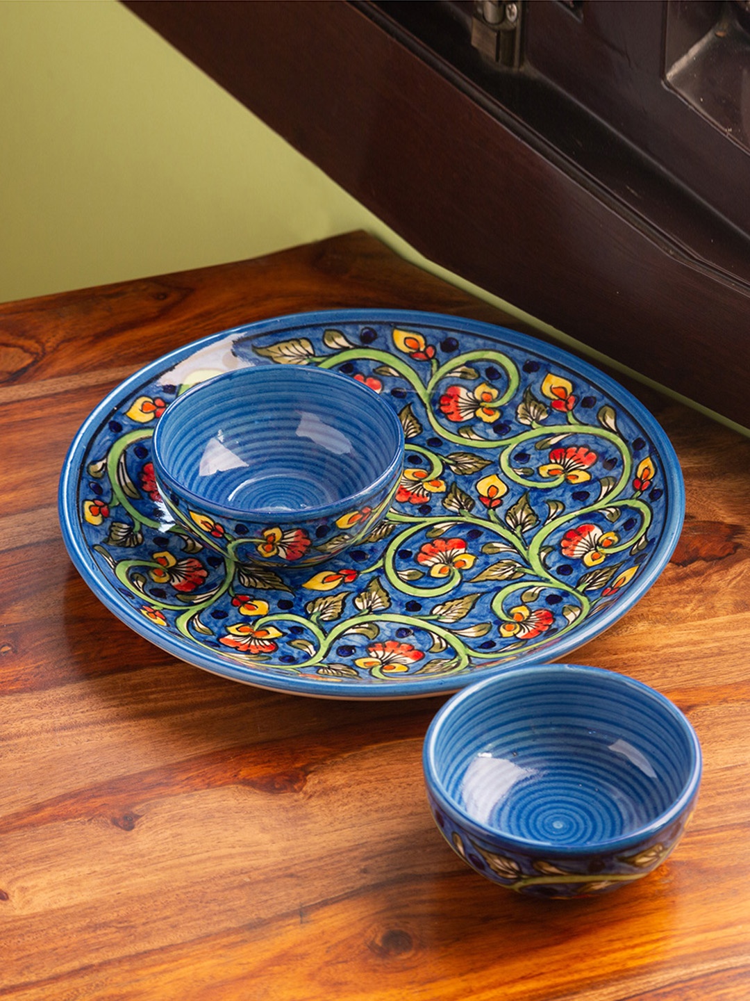 

ExclusiveLane 3 Pieces Mughal Gardens Hand-painted Ceramic Dinner Plate With Bowls, Blue