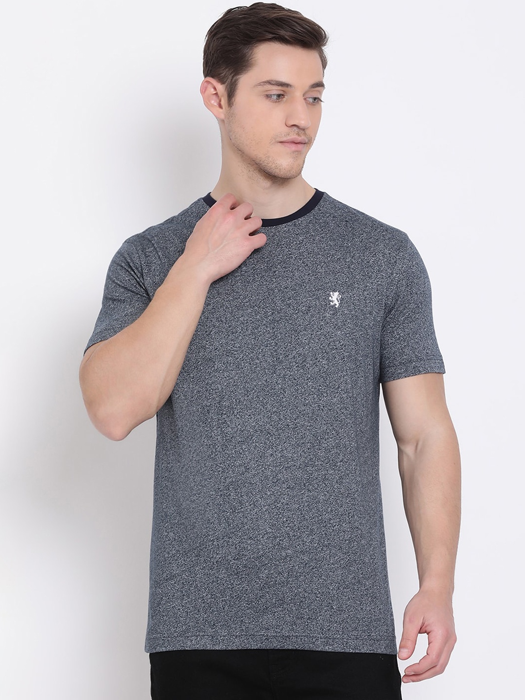 

Red Tape Men Charcoal Grey Solid Round Neck T-shirt