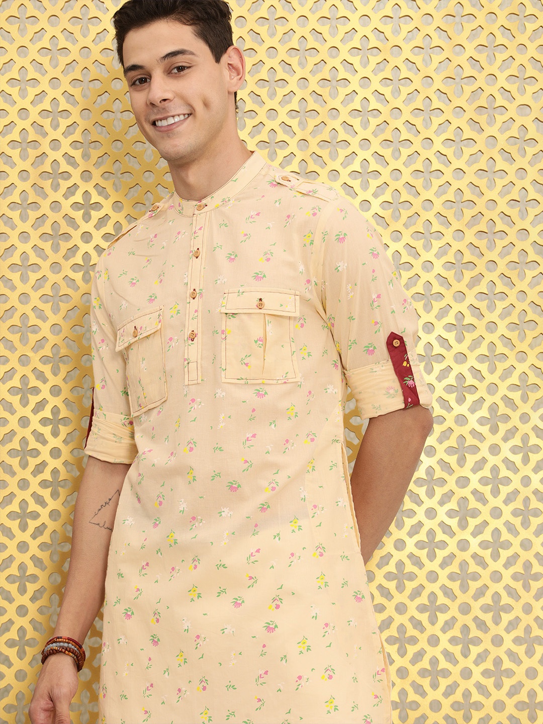 

Ode by House of Pataudi Men Cream-Coloured Floral Printed Kurta