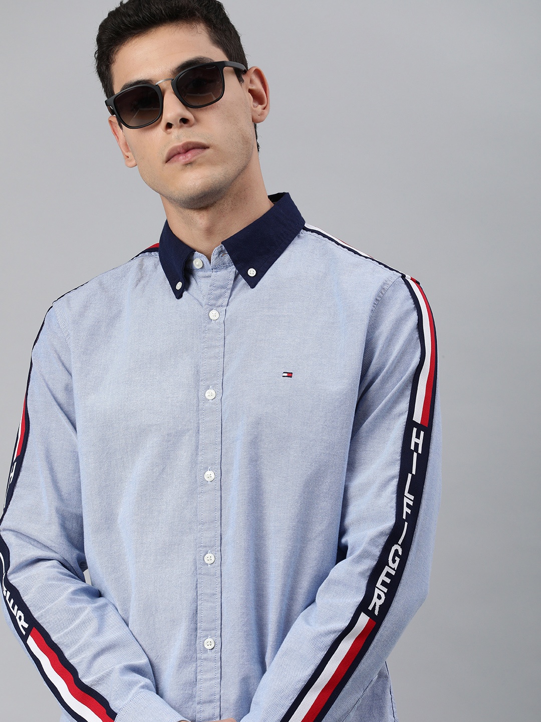 

Tommy Hilfiger Men Blue Slim Fit Solid Casual Shirt with Side Stripe on Sleeves