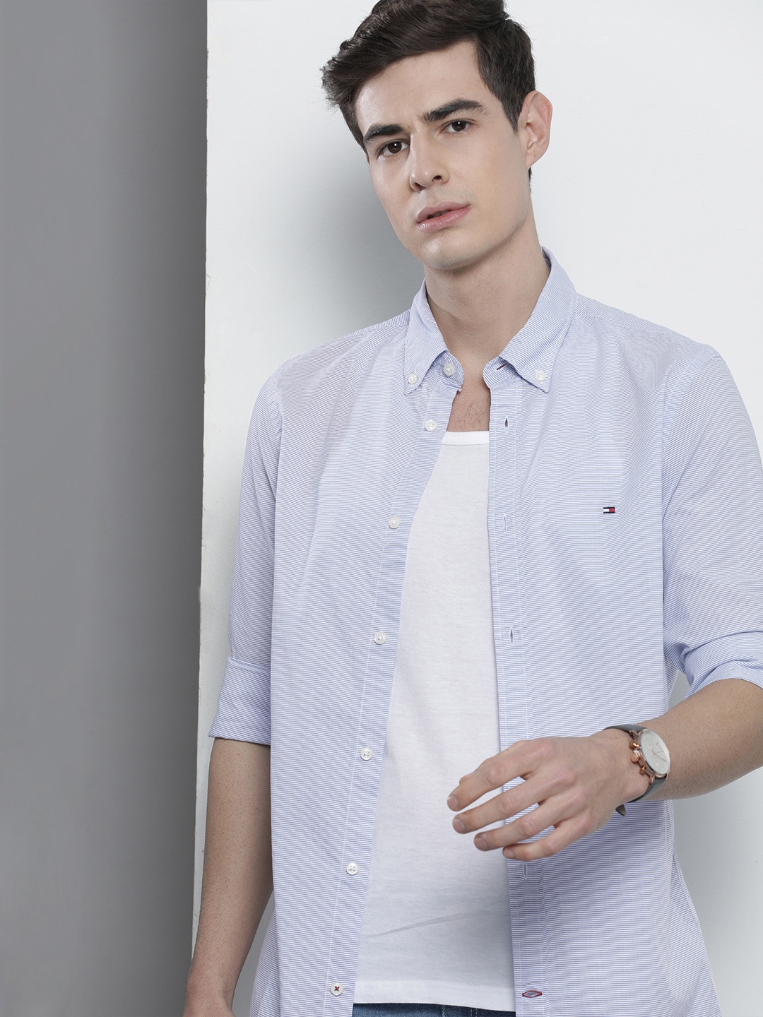 

Tommy Hilfiger Men Blue & White Slim Fit Striped Pure Cotton Casual Shirt