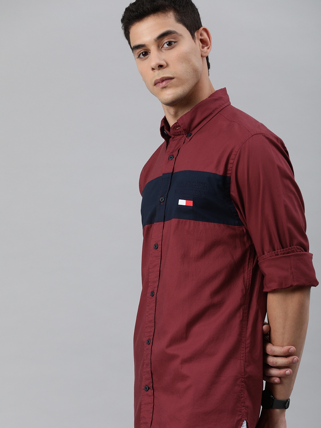

Tommy Hilfiger Men Maroon & Navy Blue Regular Fit Colourblocked Casual Shirt