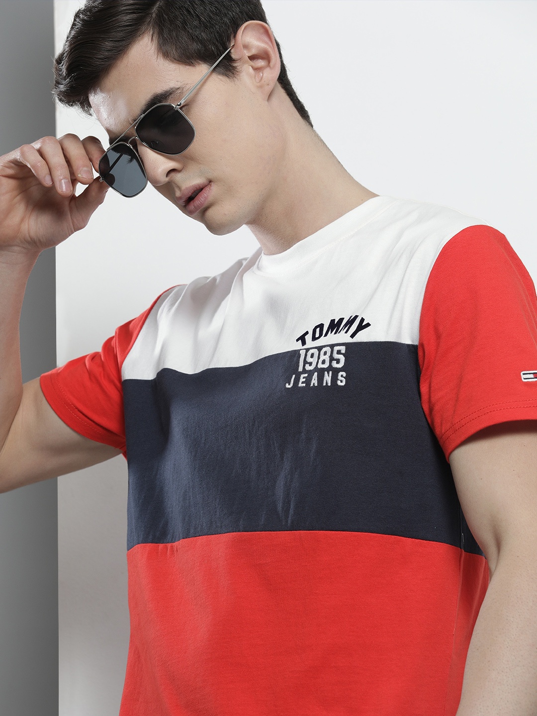 

Tommy Hilfiger Men Red Navy Blue Colourblocked Round Neck Pure Cotton T-shirt