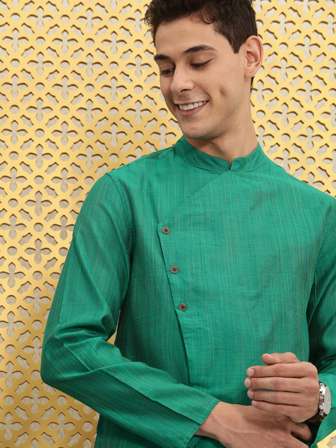 

Ode by House of Pataudi Men Green Solid Angrakha Kurta
