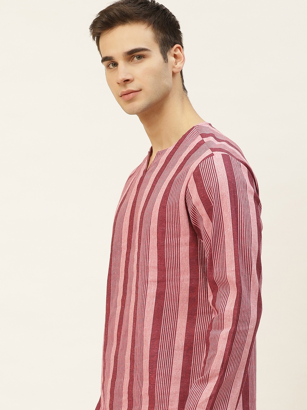 

Ode by House of Pataudi Men Maroon Striped Pure Cotton Kurta