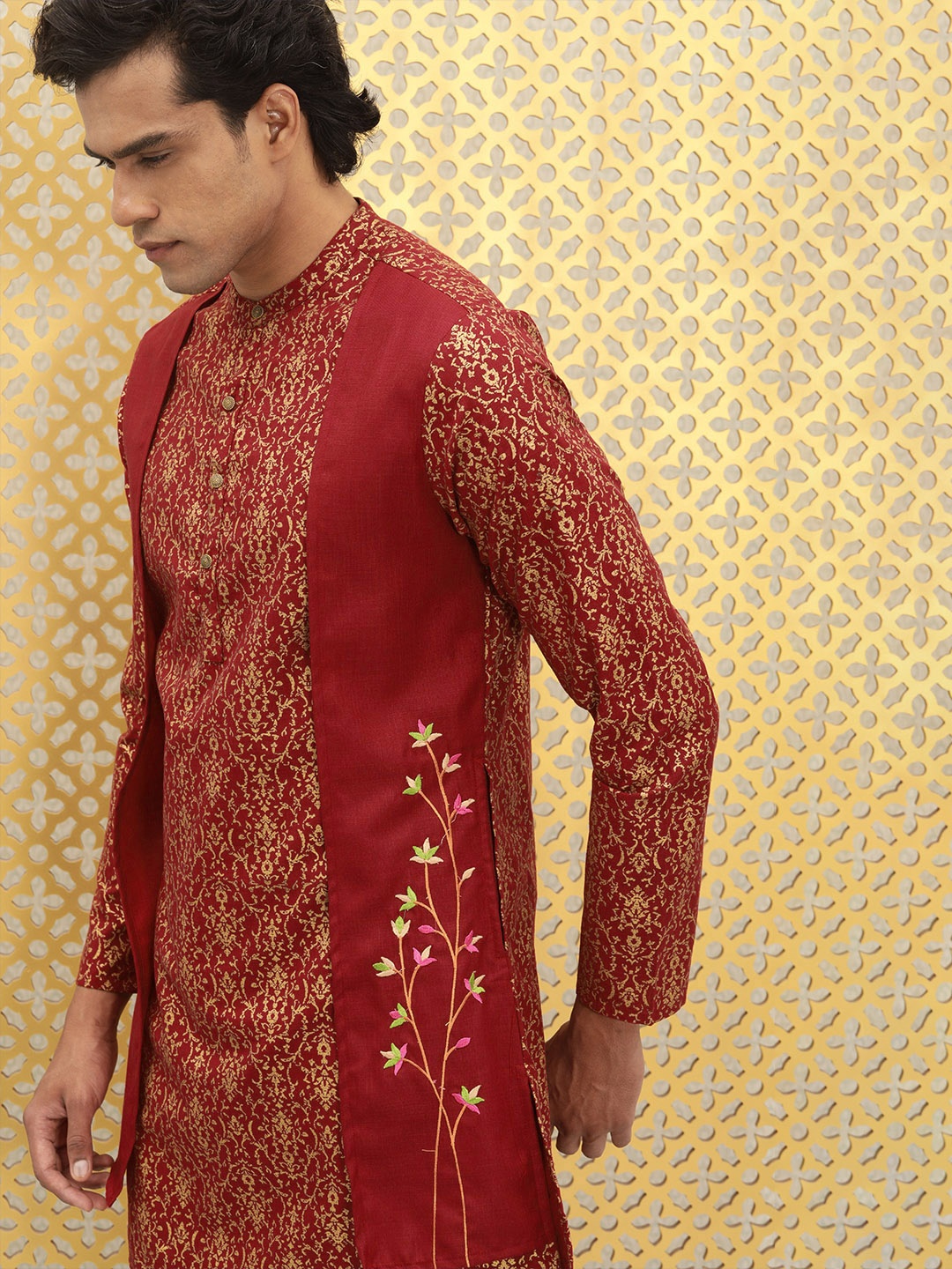 

Ode by House of Pataudi Men Maroon & Gold-Toned Foil Print Thread Work Floral Jashn Kurta