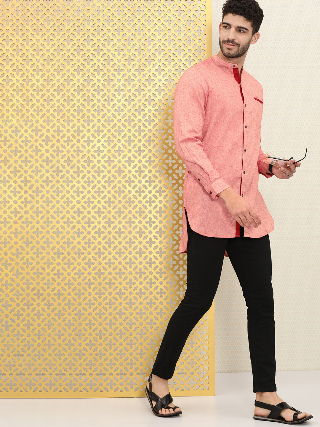 

Ode by House of Pataudi Men Pink Kurta with Pocket