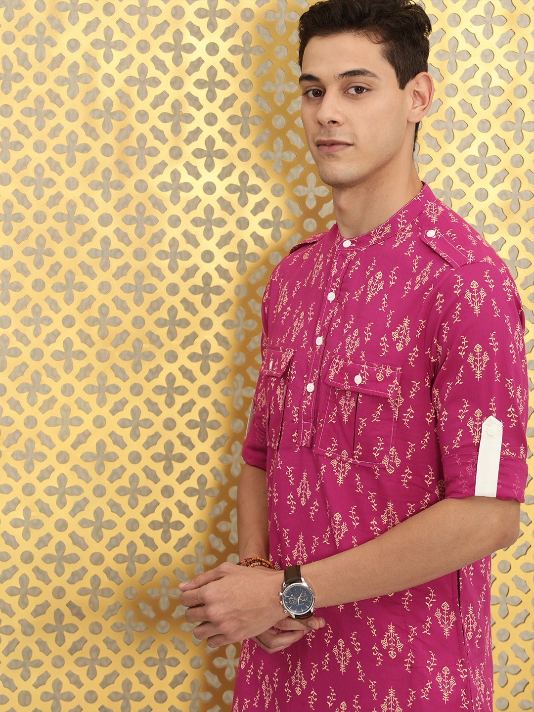 

Ode by House of Pataudi Men Pink & Gold-Toned Printed Kurta