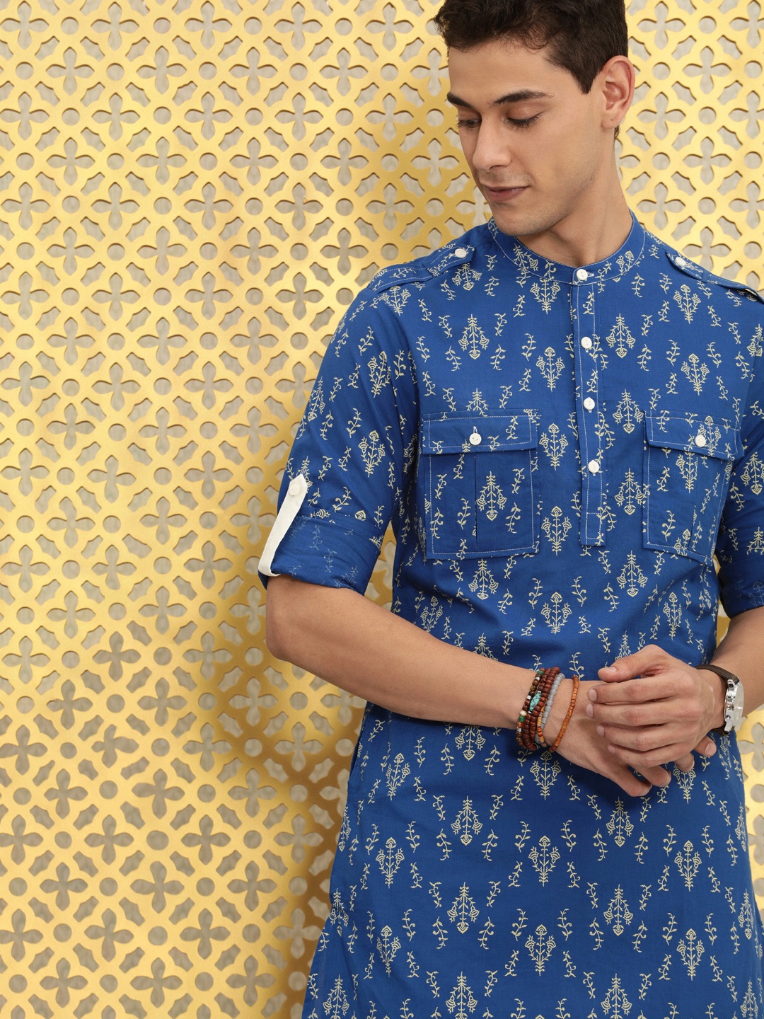 

Ode by House of Pataudi Men Blue & Cream-Coloured Printed Kurta