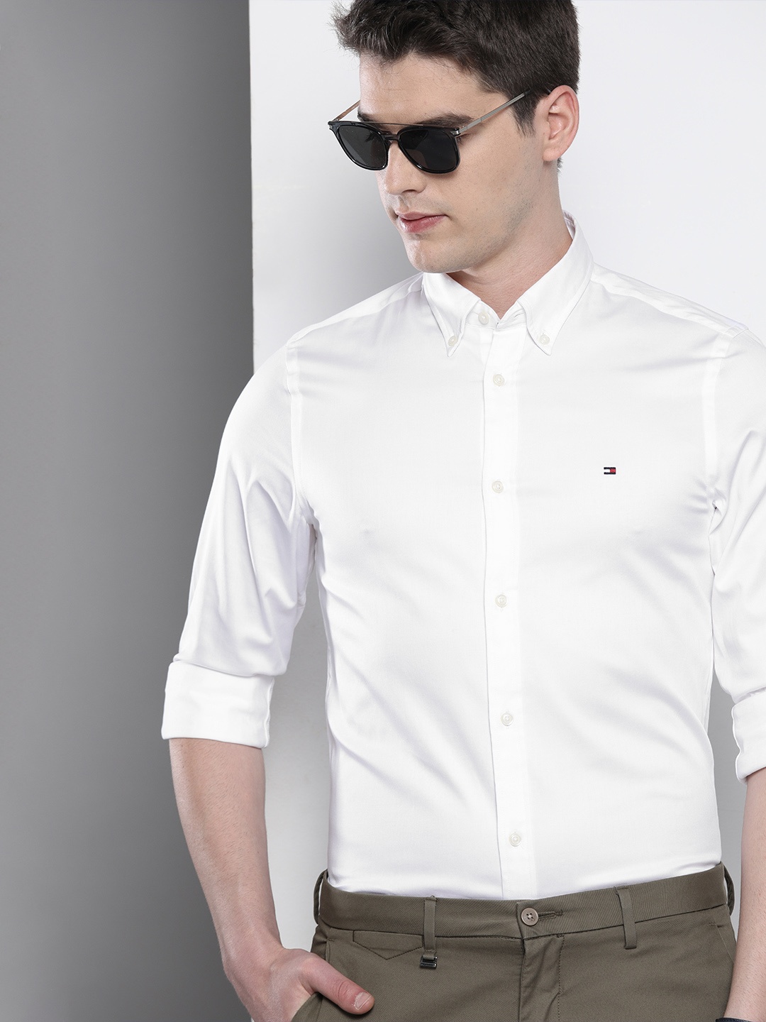 

Tommy Hilfiger Men White Slim Fit Solid Smart Casual Shirt