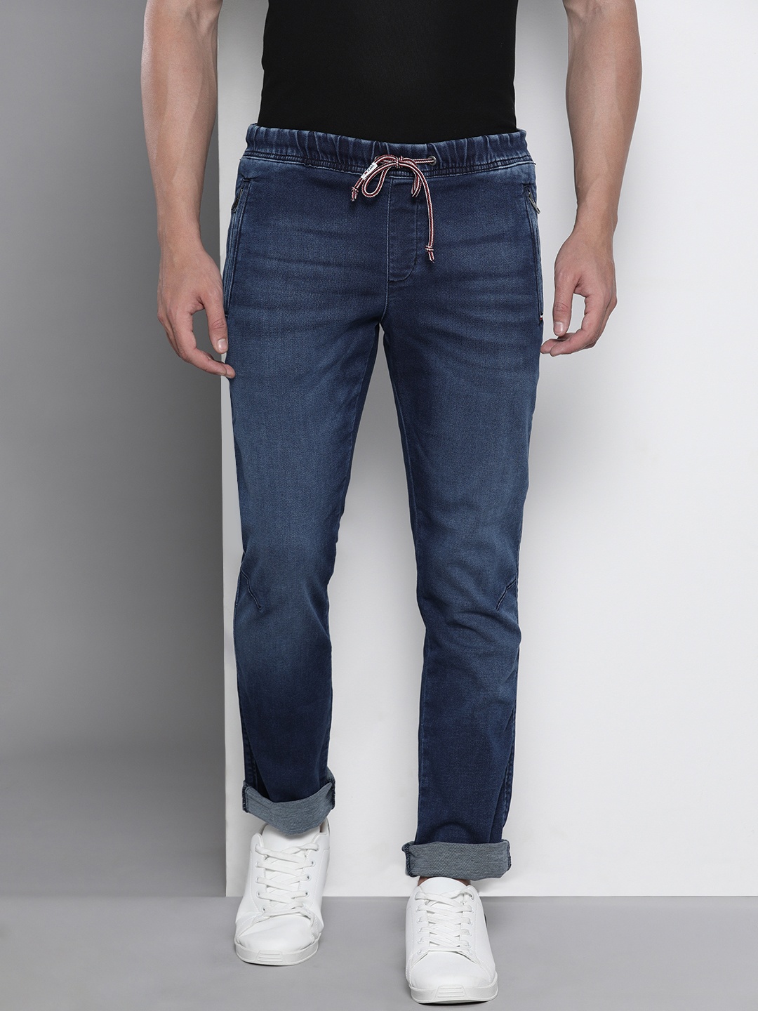 

Tommy Hilfiger Men Blue Tapered Fit Jeans
