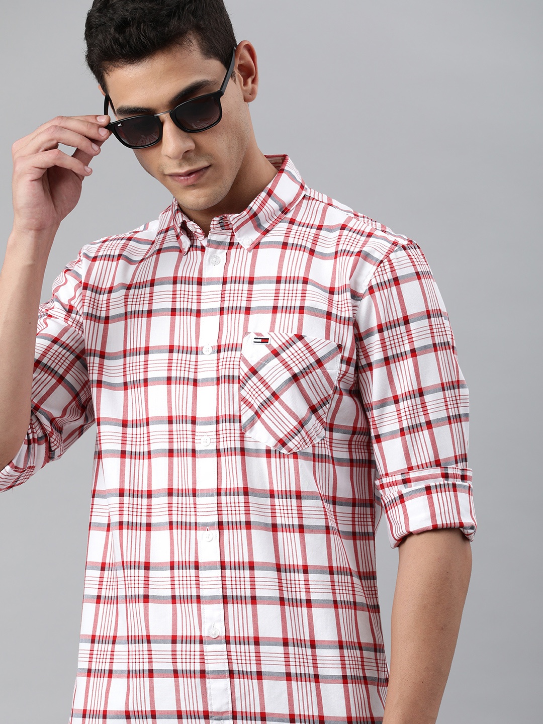 

Tommy Hilfiger Men White & Red Slim Fit Checked Casual Shirt