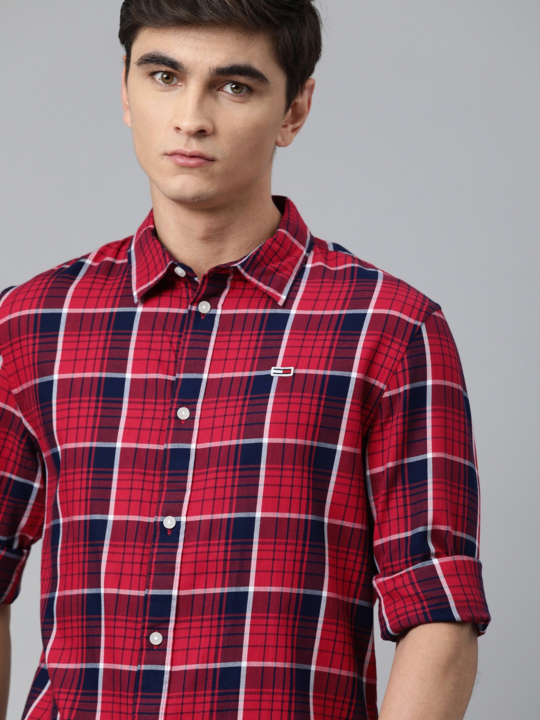 

Tommy Hilfiger Men Red & Navy Blue Slim Fit Checked Casual Shirt