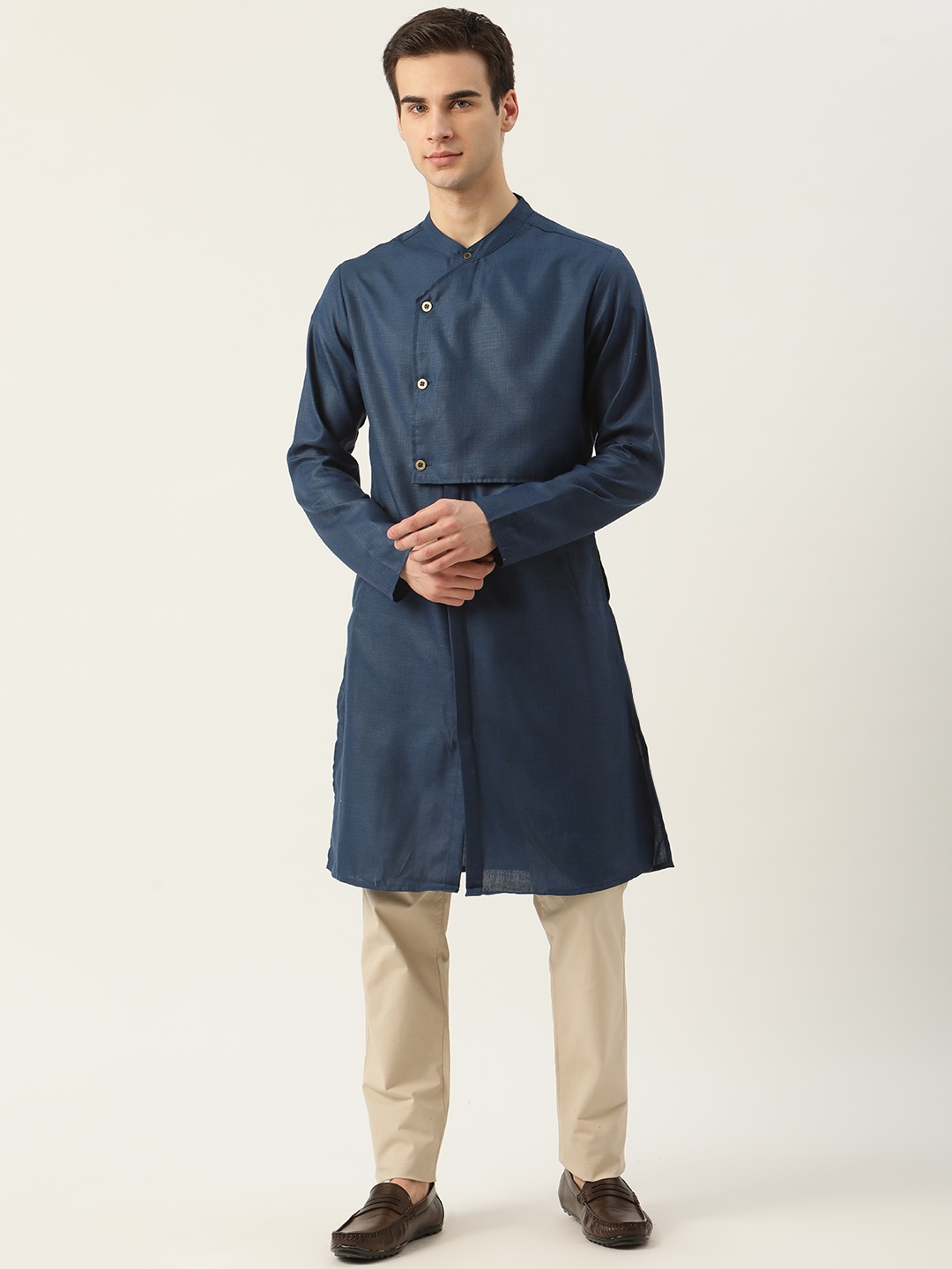 

Ode by House of Pataudi Rozana Men Navy Blue Solid Layered Straight Kurta