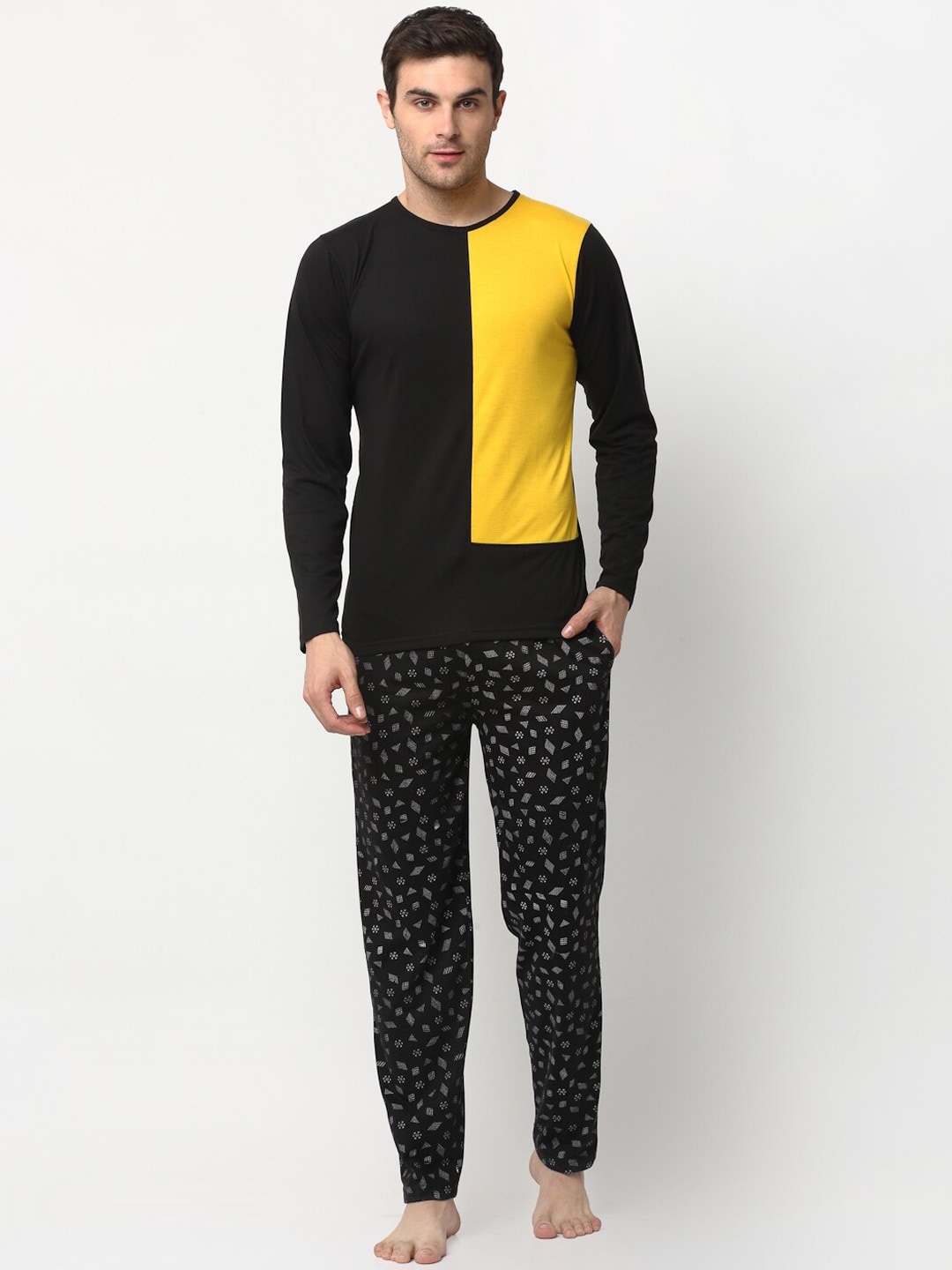 

VIMAL JONNEY Men Black & Yellow Colourblocked Night Suit