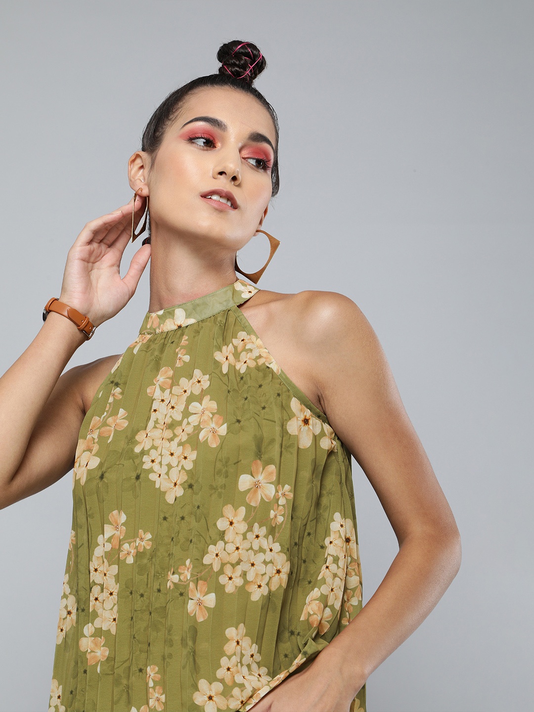 

SASSAFRAS Olive Green & Mustard Yellow Floral Printed Halter Neck Georgette Blouson Top