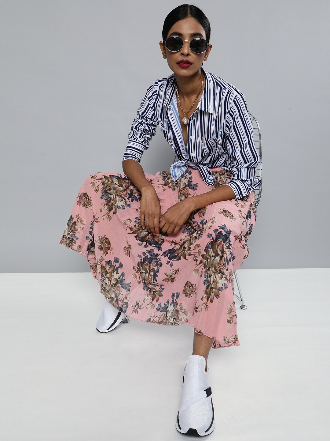 

SASSAFRAS Women Pink & Brown Floral Printed Pleated Flared Maxi Skirt
