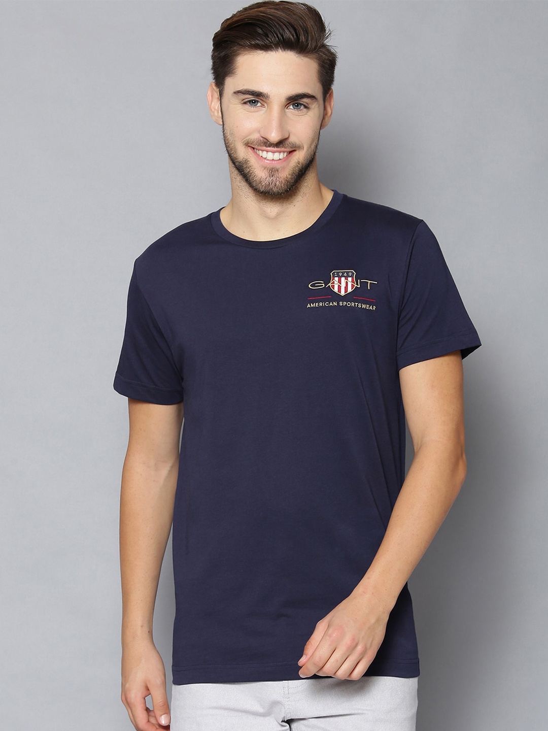 

GANT Men Navy Blue Solid Round Neck Cotton Pure Cotton T-shirt