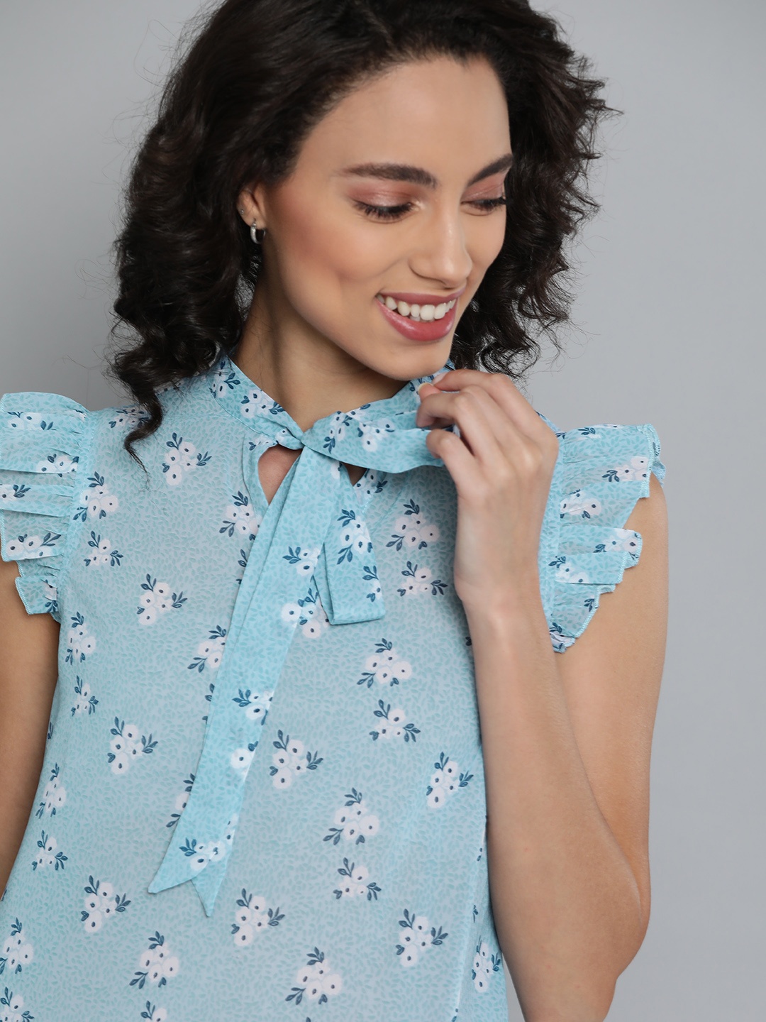 

Mast & Harbour Blue White Floral Printed Tie-up Neck Flutter Sleeves Regular Top