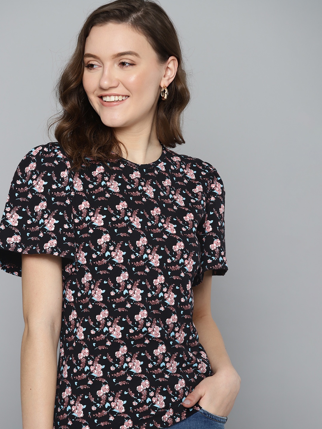 

Mast & Harbour Black & Pink Floral Regular Top