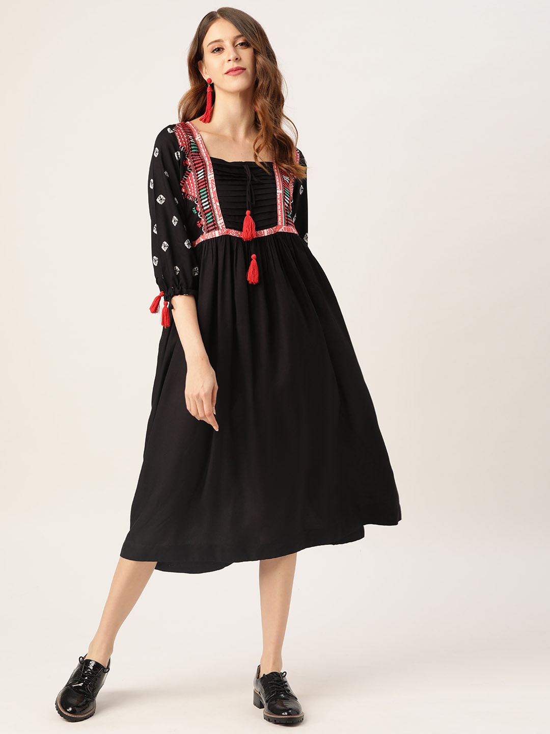 

Sangria Black & Coral Pink Solid A-Line Midi Dress
