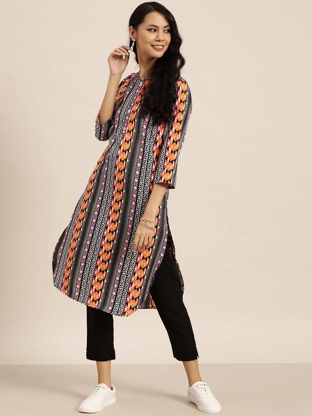 

Sangria Women Black & Pink Geometric Printed Kurta
