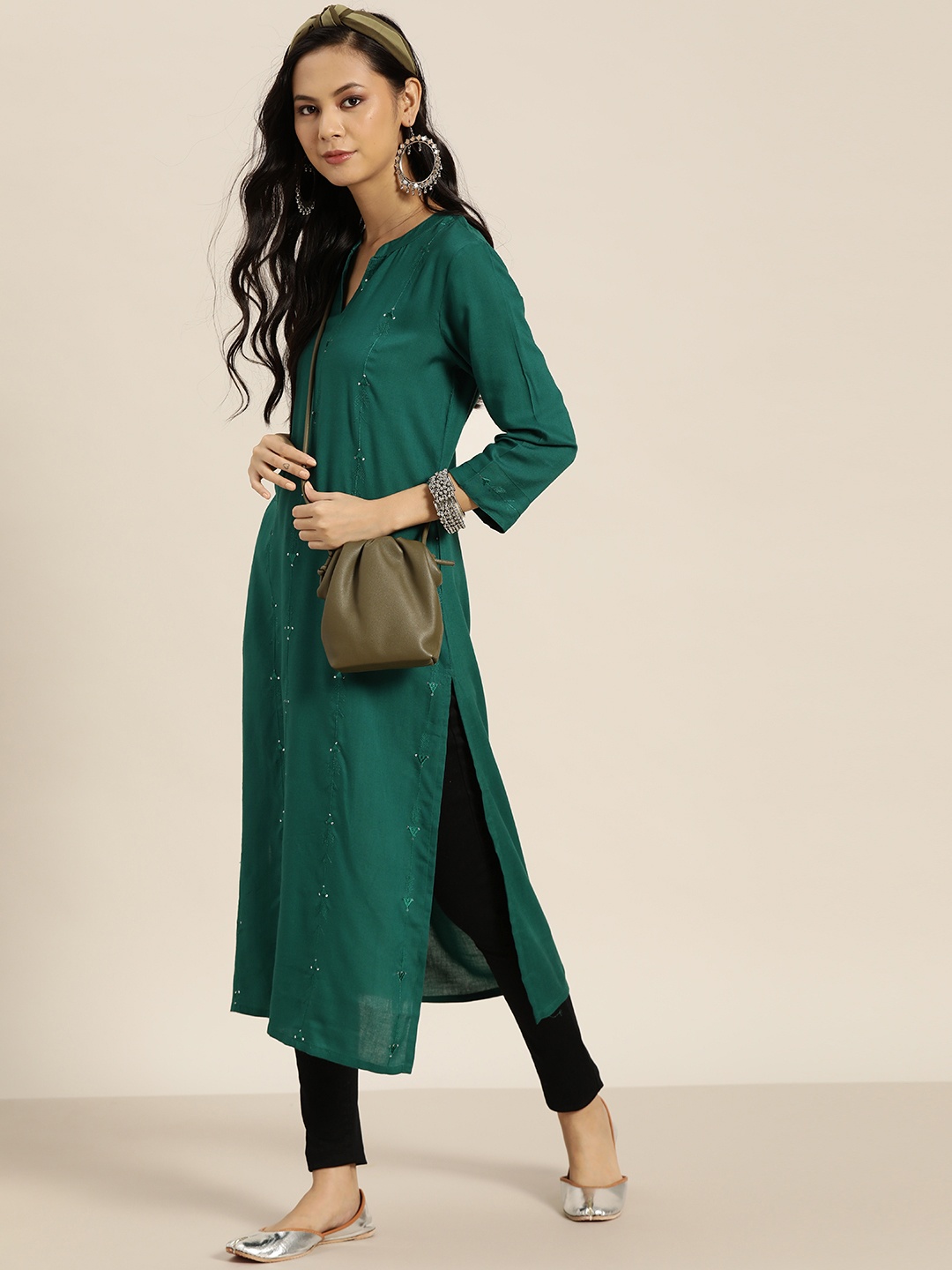 

Sangria Women Green Geometric Embroidered Kurta
