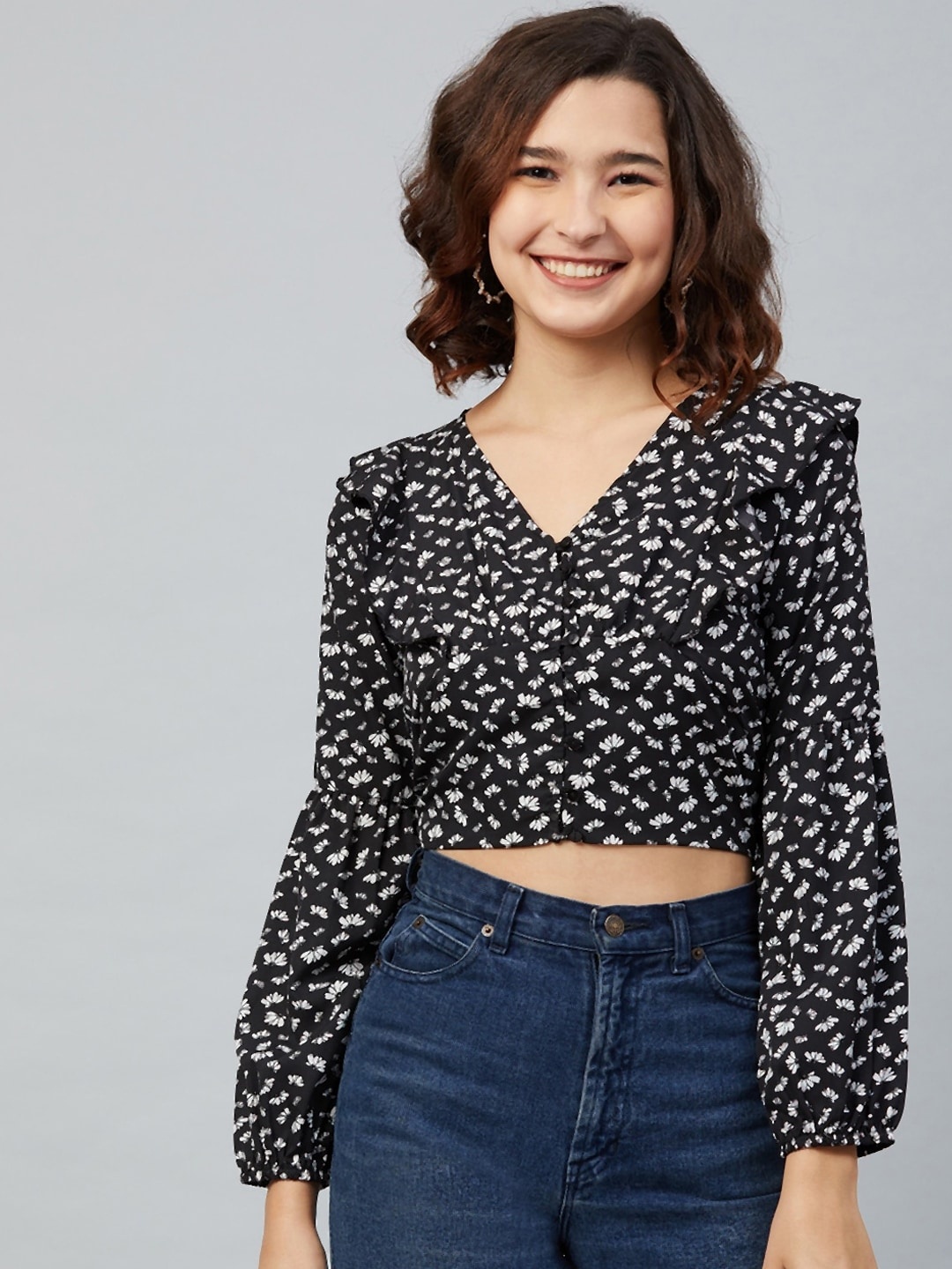 

Rare Women Black Floral Printed Bishop Sleeves Crepe Regular Crop Top