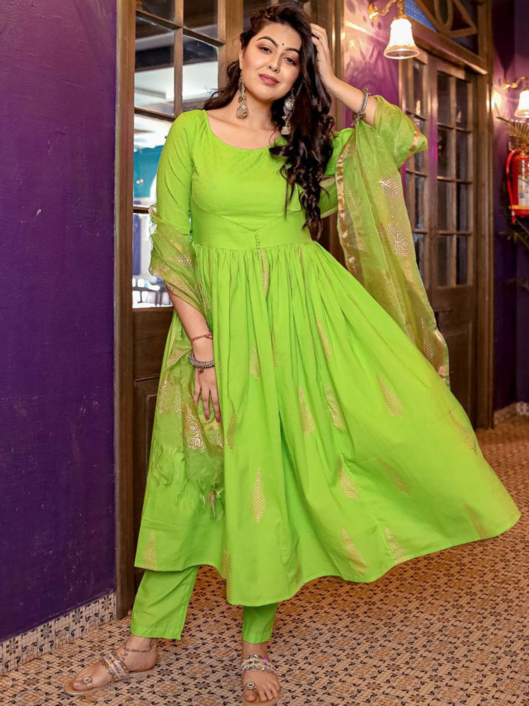 

Lavanya The Label Women Green & Golden Woven Design Kurta with Trousers & Dupatta