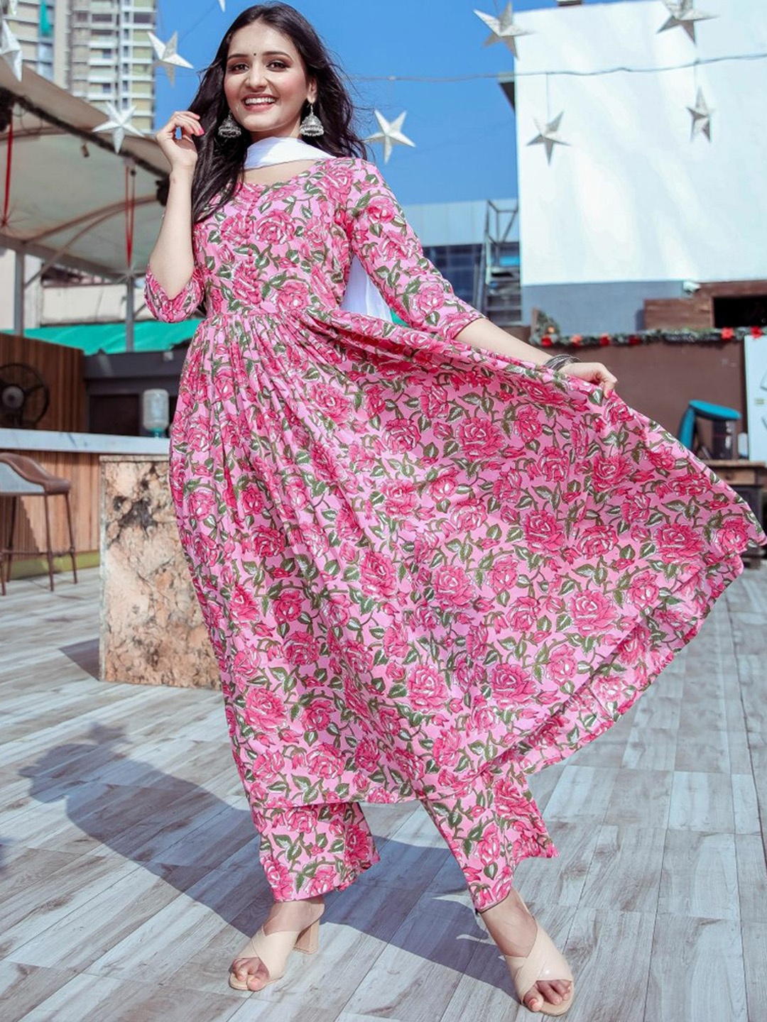 

Lavanya The Label Women Pink & Green Floral Printed Kurta with Palazzos & Dupatta