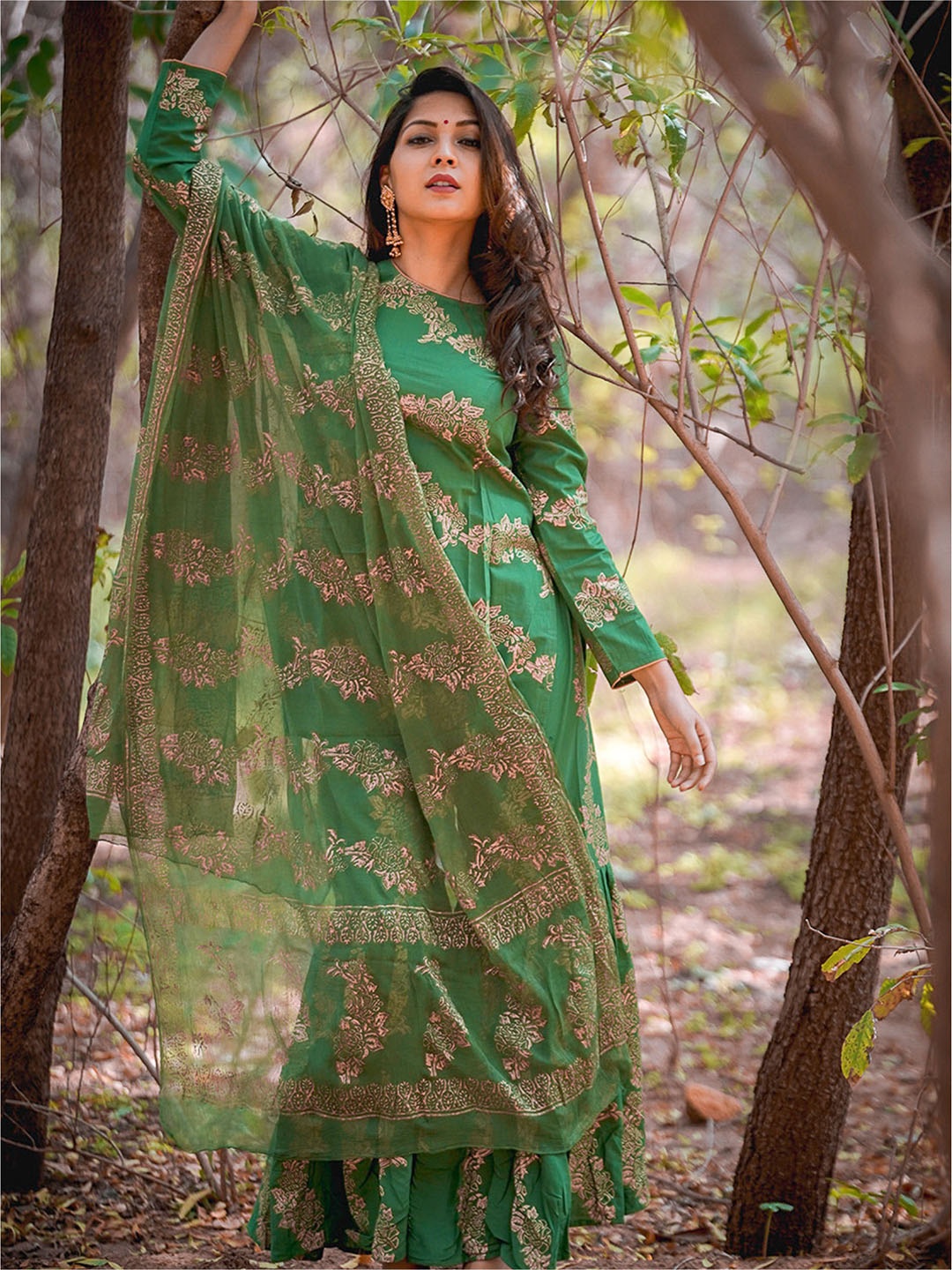 

Lavanya The Label Women Green & Golden Printed Pure Cotton Kurta with Sharara & Dupatta