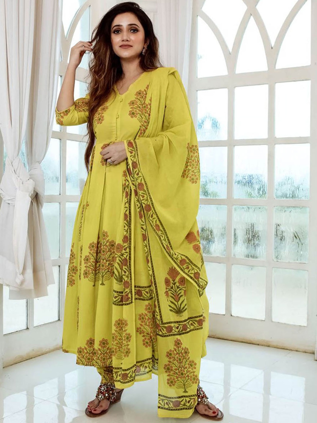 

Lavanya The Label Women Green & Yellow Printed Kurta with Trousers & Dupatta