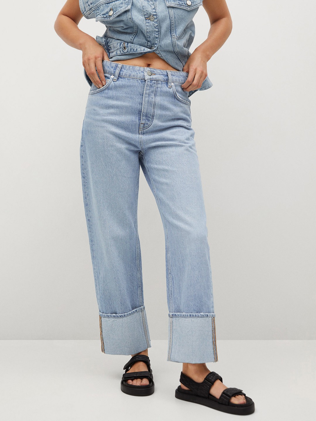 

MANGO Women Blue Pure Cotton Straight Fit High-Rise Mildly Distressed Jeans