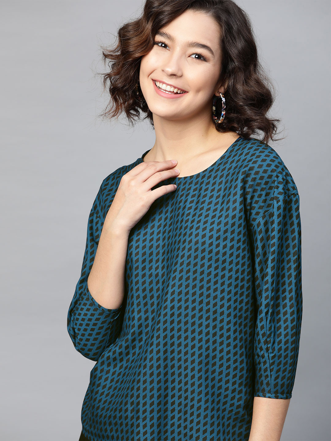 

HERE&NOW Teal Blue & Black Geometric Drop Shoulder Sleeves Boxy Top