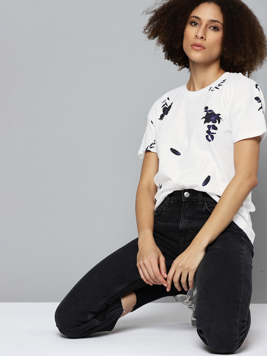 

Kook N Keech Women White Navy Blue Floral Printed Pure Cotton T-shirt