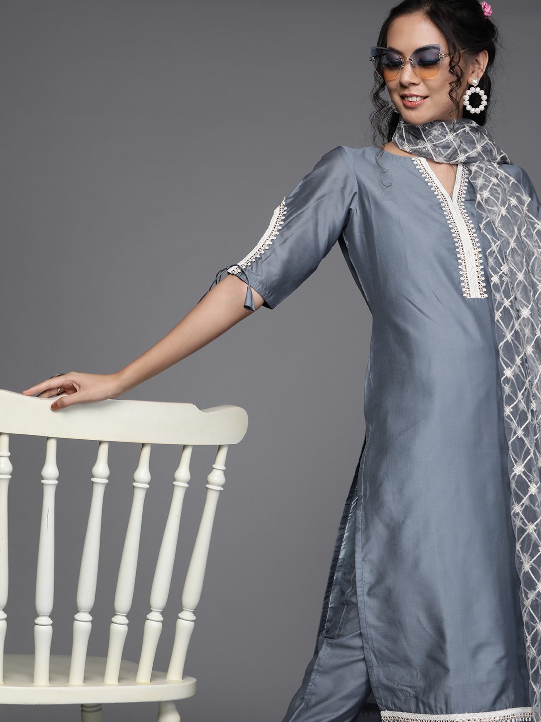 

Inddus Women Grey Solid Kurta with Trousers & Dupatta