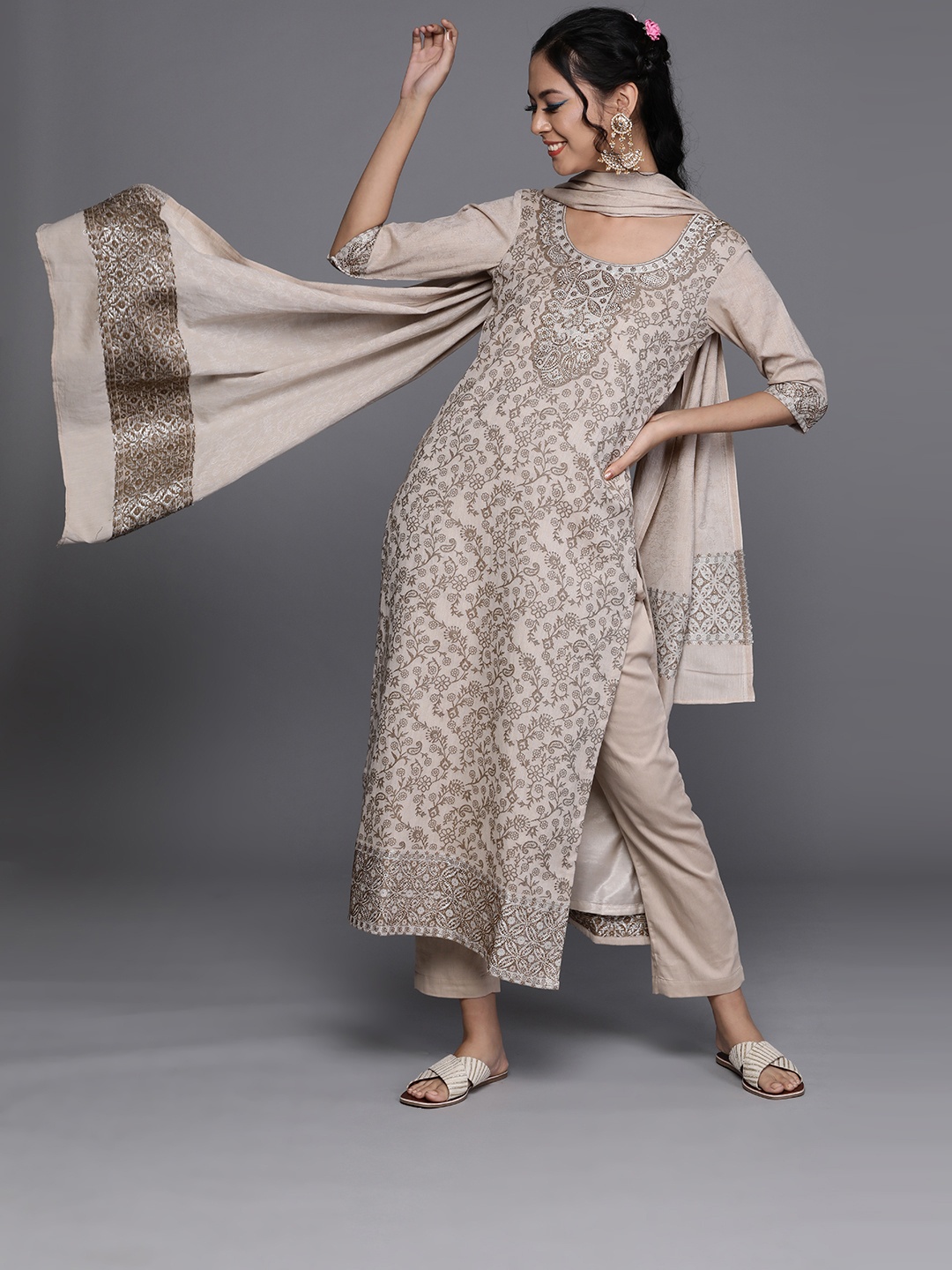 

Inddus Women Beige & Olive Green Handloom Woven Design Jacquard Weave Kurta Set