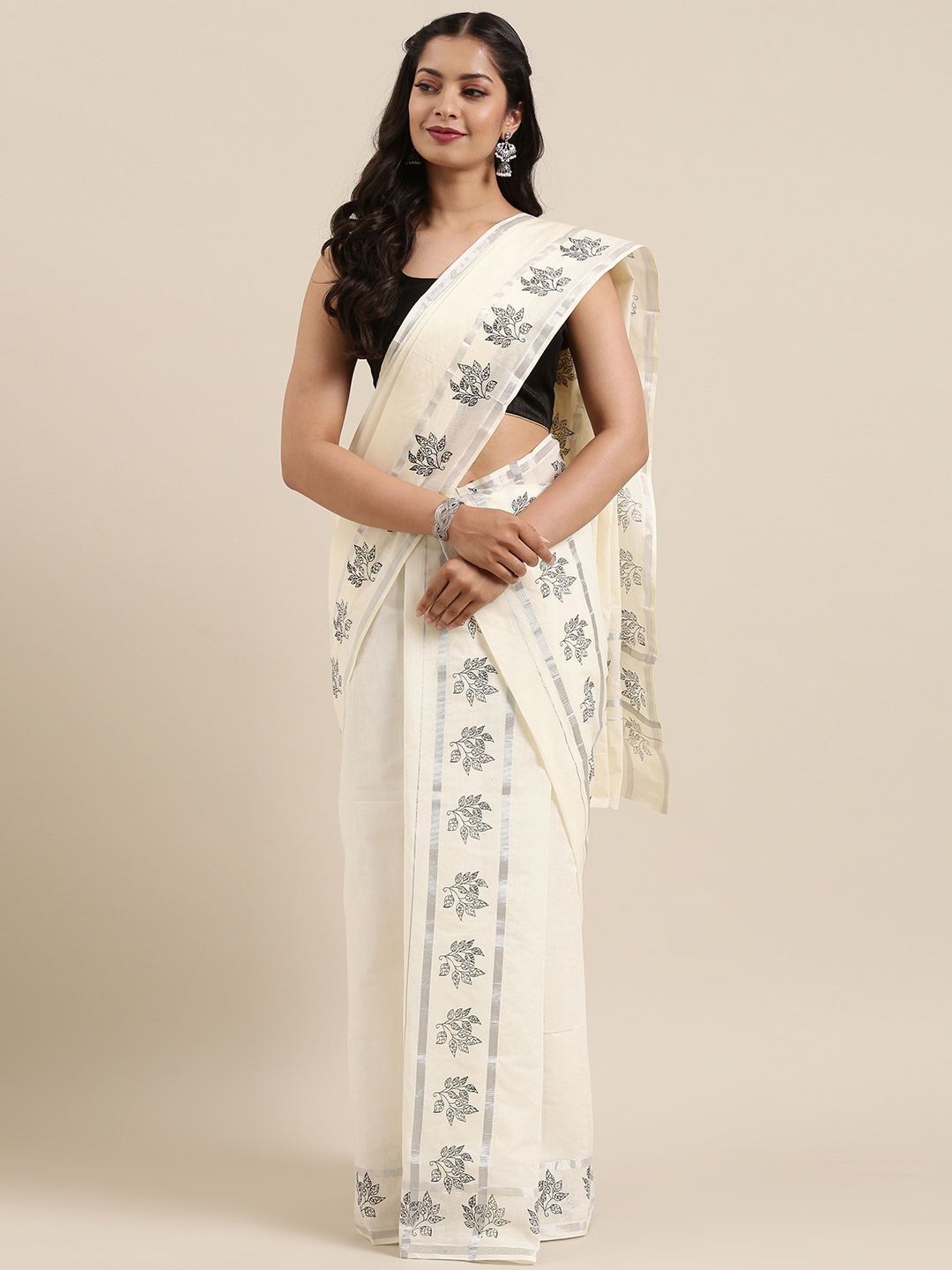 

Mitera Off-White & Silver-Toned Pure Cotton Solid Kasavu Mundu Saree