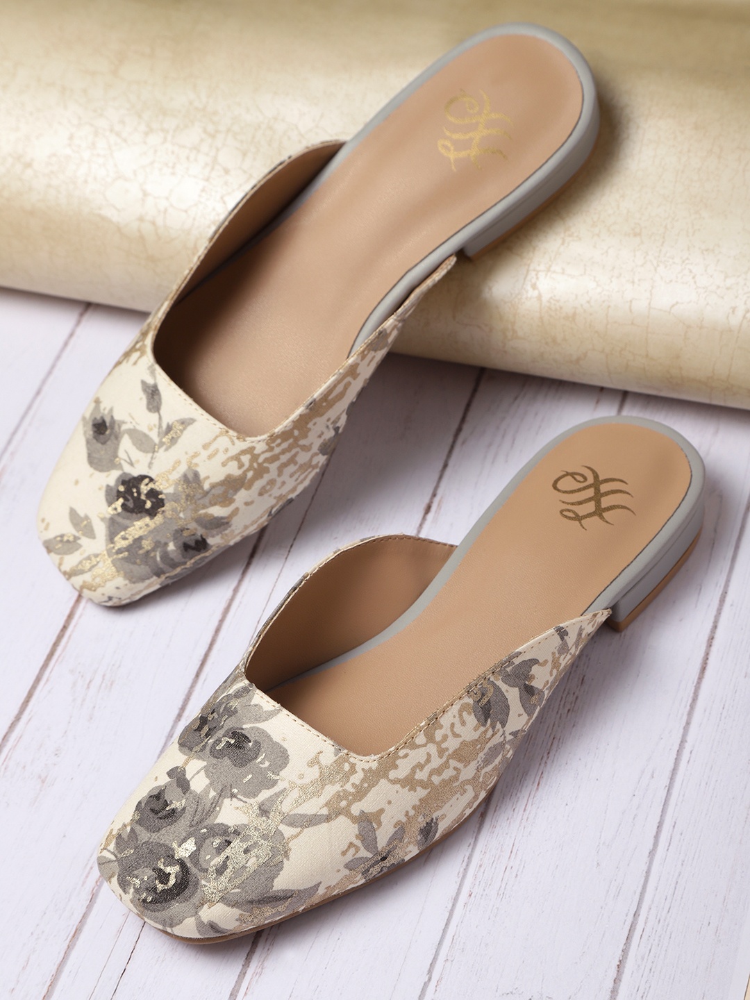

House of Pataudi Women Beige & Grey Abstract Print Handcrafted Mules