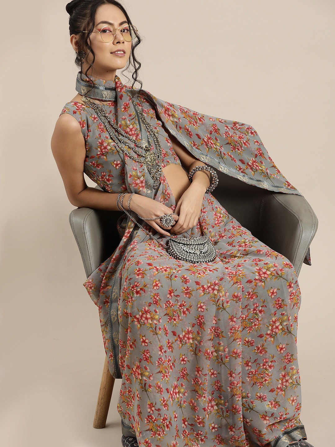 

Saree mall Grey & Red Printed Bagru Saree
