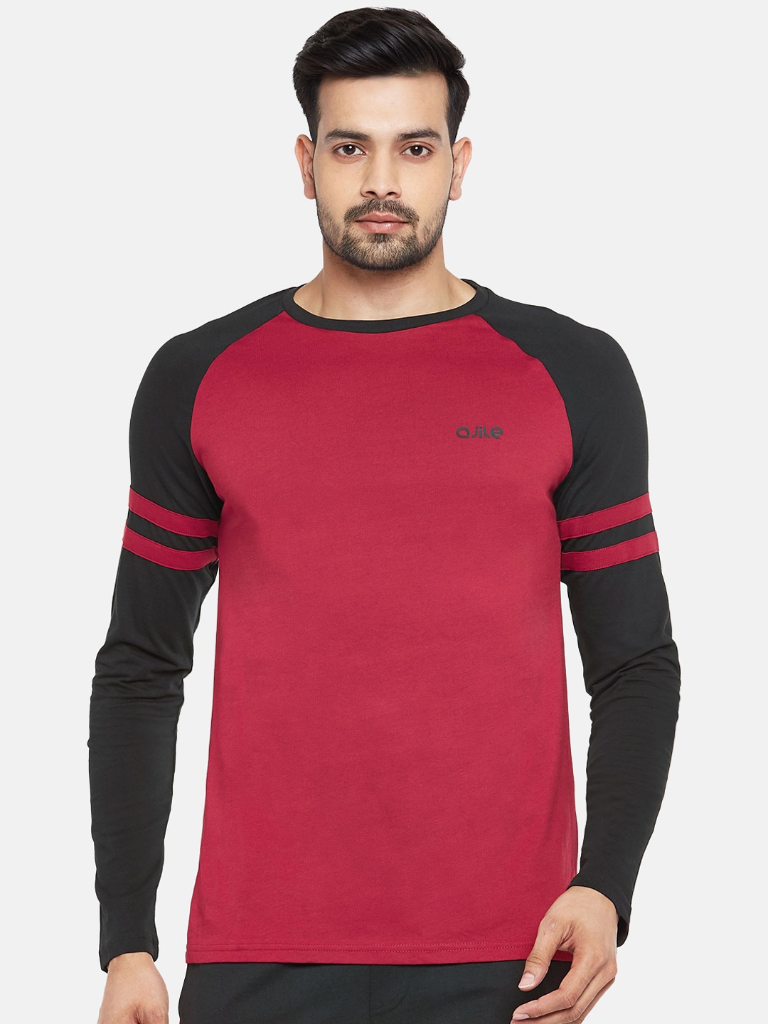 

Ajile by Pantaloons Men Red Black Colourblocked Slim Fit Round Neck Pure Cotton T-shirt