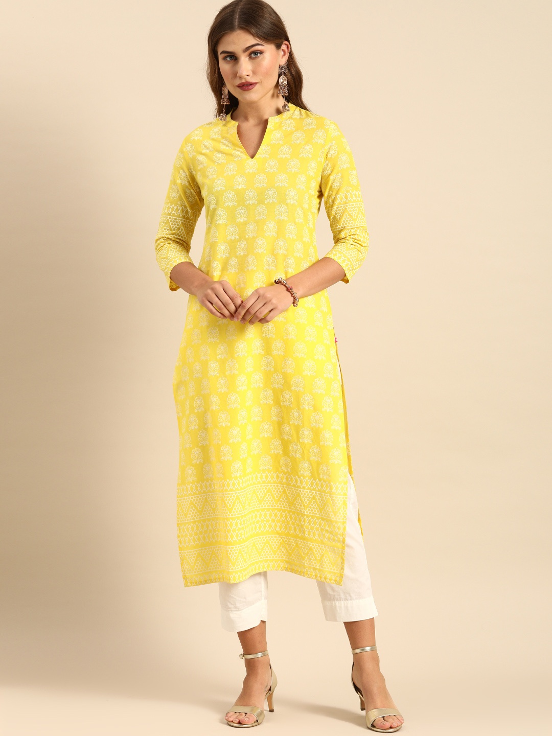 

Varanga Women Yellow & White Floral Printed Floral Kurta