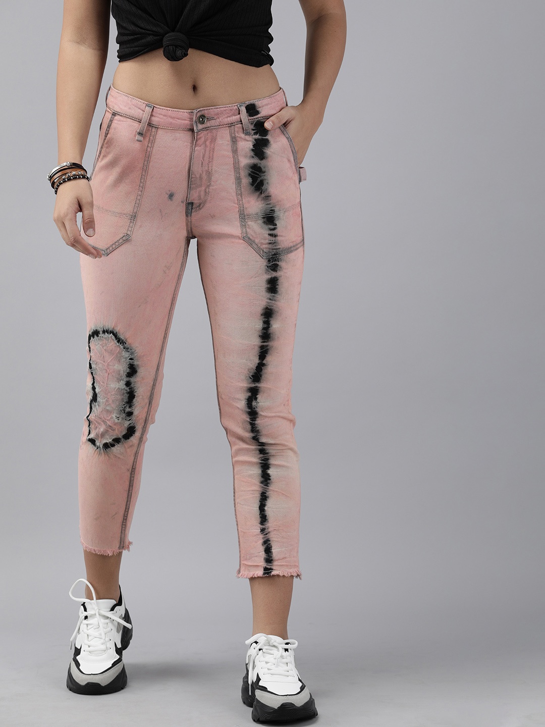 

Roadster Women Pink & Black Dyed Boyfriend Fit Mid-Rise Clean Look Cropped Jeans